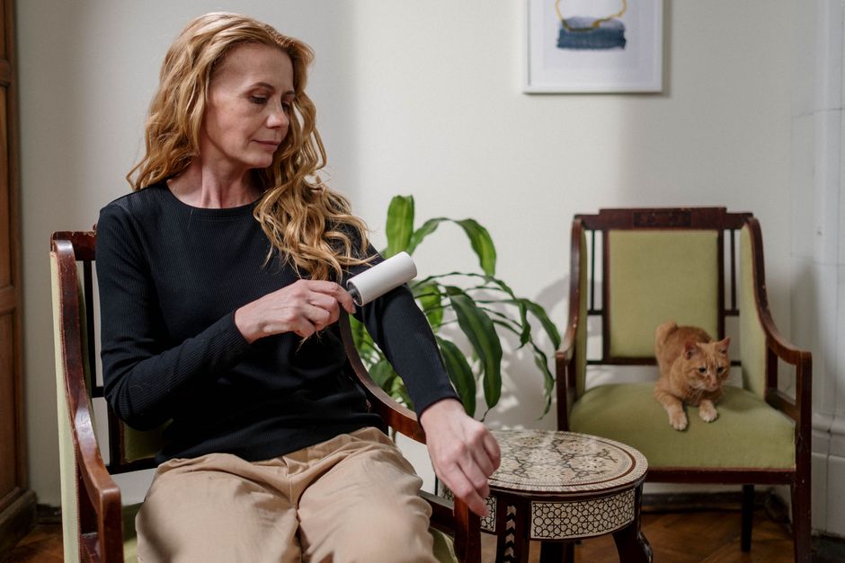 Method 1: Lint Roller – The Quick Fix