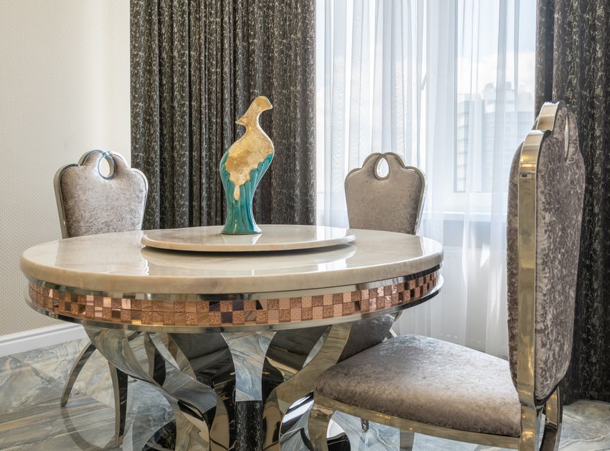 Key Benefits of Velvet Curtains in Dining Rooms