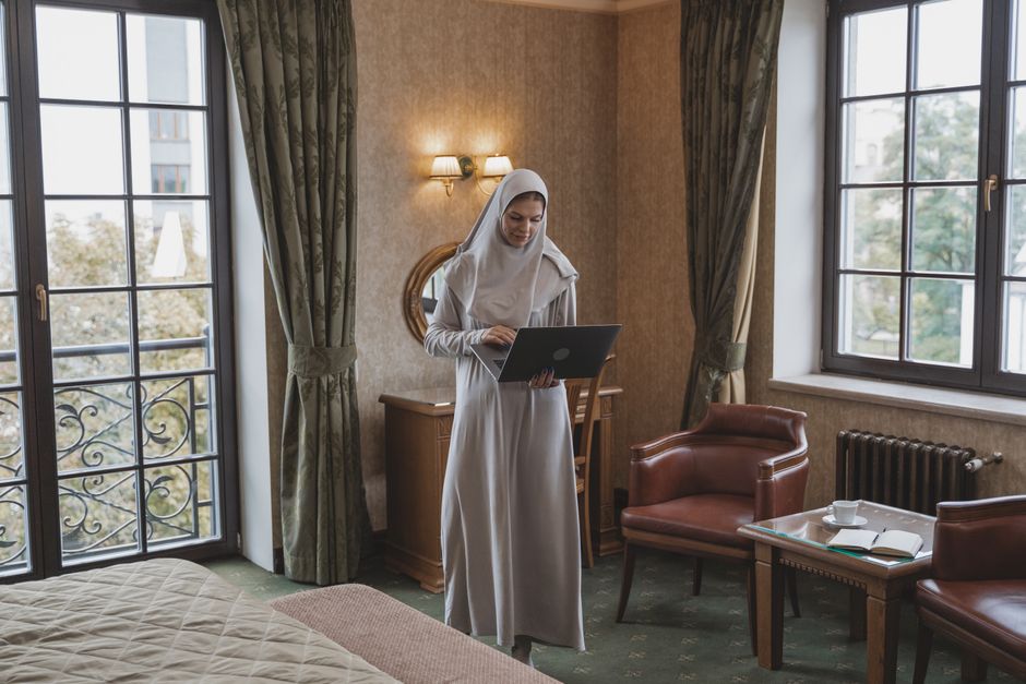 Introduction: The Business Case for Thermal Curtains in Hotels