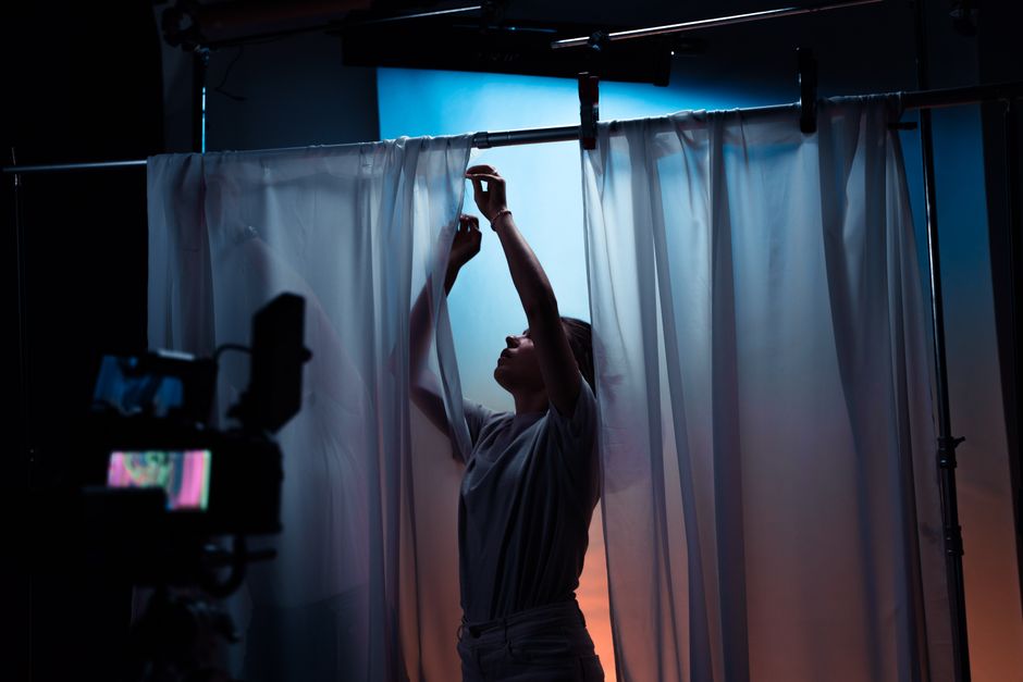 1. Light Control: Total Darkness vs Soft Diffusion