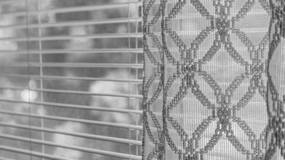 1. Light Control: Total Darkness vs. Adjustable Glare