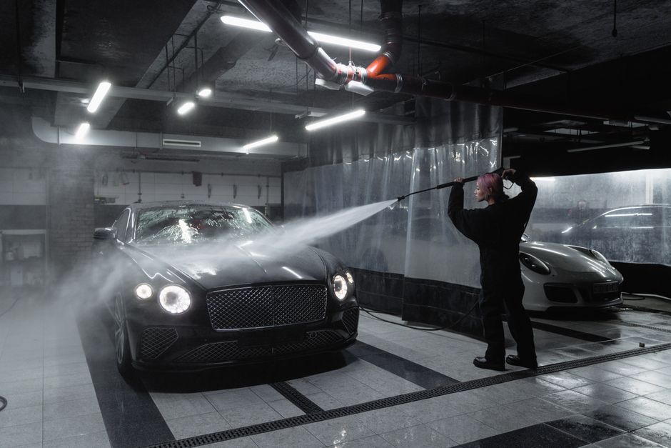 2. Steam Cleaning for Deodorizing and Wrinkle Removal