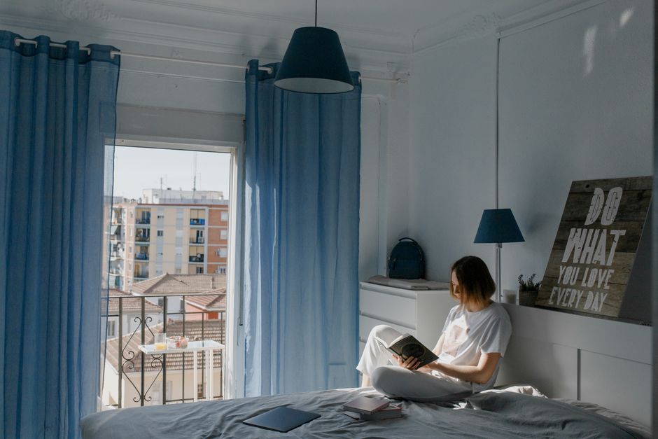What Are Eyelet Curtains?