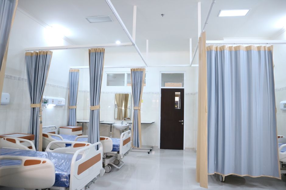 Why Hospital Curtain Care Demands a Higher Standard