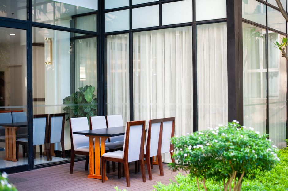 Key Factors That Determine Commercial Curtain Cleaning Costs