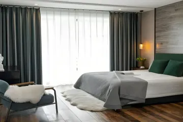 Hotel Curtain