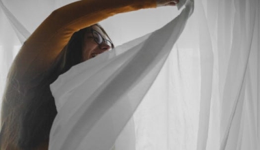 How to Hang Curtains After Washing Without Wrinkles