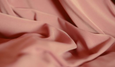 Velvet Curtains vs Silk: Which Fabric is Right for You?