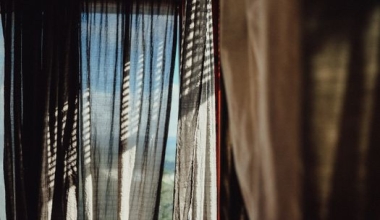 Motorized vs Manual Curtains: Complete Comparison Guide