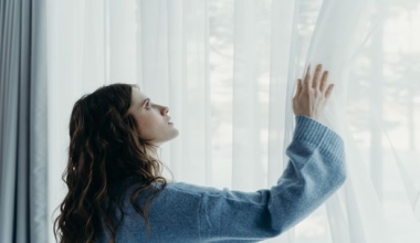 Curtains for Cold Climates: Best Insulating Fabrics & Tips