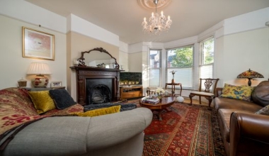Curtain Ideas for Bay Windows: 7 Stylish & Practical Tips