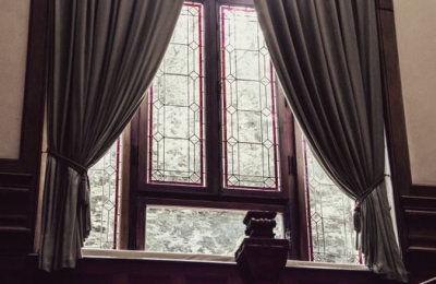 How to Remove Curtain Stains: A Complete Guide